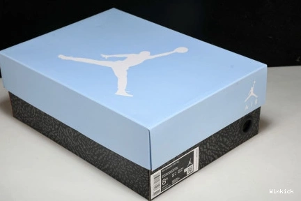 “UNC” RETRO JORDAN CT8532-104 3 AIR WHITE 0830